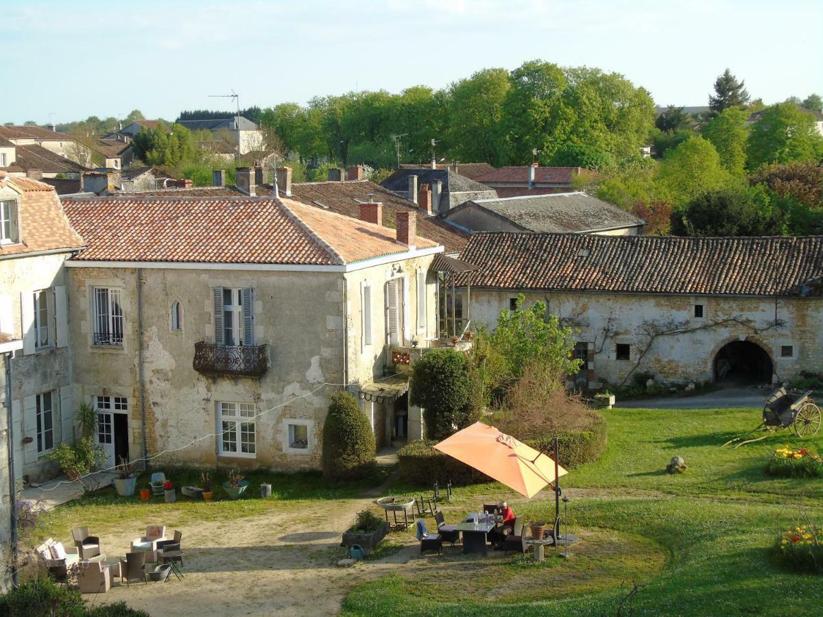 Eco Logis De Chantegrolle Champagne-Mouton Dış mekan fotoğraf